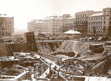 https://upload.wikimedia.org/wikipedia/commons/thumb/d/d0/Bau_Staatsoper.jpg/1024px-Bau_Staatsoper.jpg