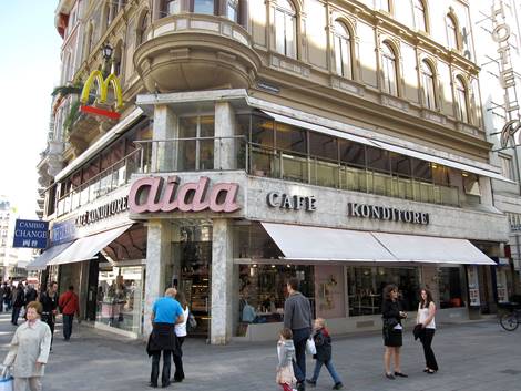 https://upload.wikimedia.org/wikipedia/commons/thumb/a/ae/Aida_Graben_Vienna_001.JPG/1280px-Aida_Graben_Vienna_001.JPG